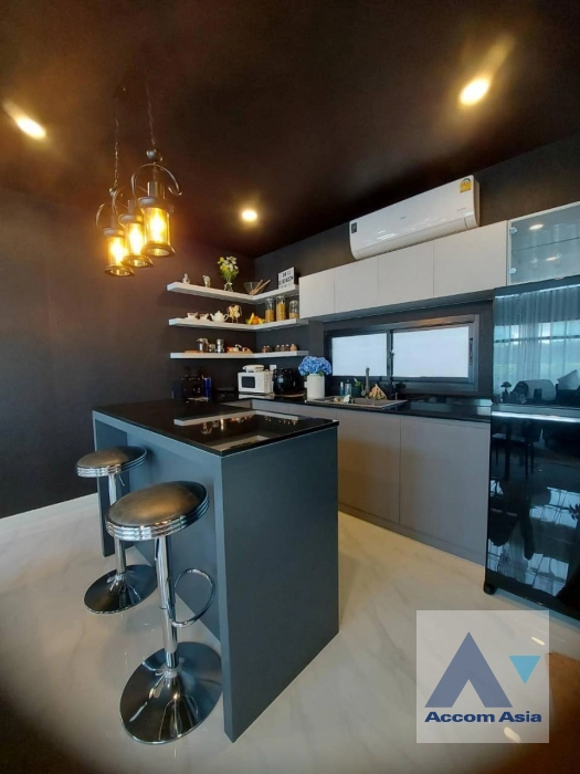 unit 4 Bedrooms  House For Rent & Sale in Samutprakan, Samutprakan  (AA42823)