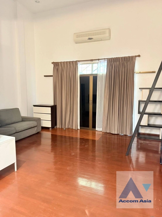 unit 2 Bedrooms  Apartment For Rent in Sukhumvit, Bangkok  near BTS Nana (AA42826)