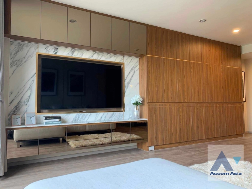 unit 2 Bedrooms  Condominium For Rent & Sale in Ploenchit, Bangkok  near BTS Ploenchit (AA42845)