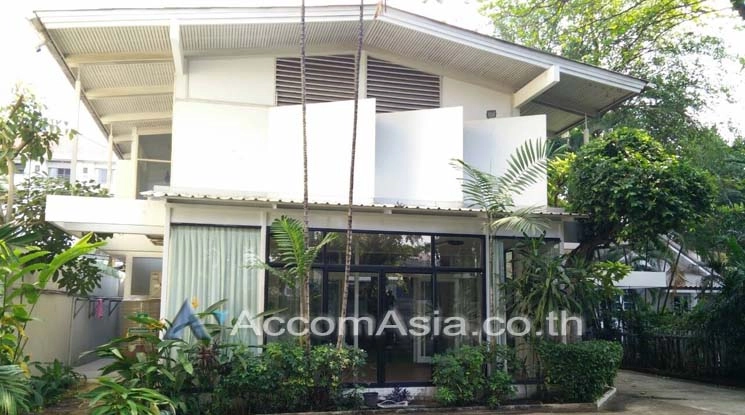 unitPet friendly |  2 Bedrooms  House For Rent in Phaholyothin, Bangkok  near BTS Ari (95708)