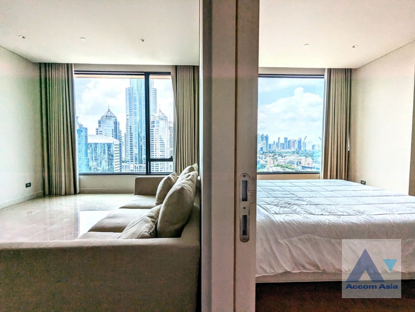 unit 1 Bedroom  Condominium For Rent & Sale in Ploenchit, Bangkok  near BTS Chitlom (AA42855)