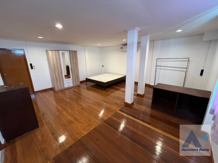 8  4 br House For Rent in Lat Phrao ,Bangkok  AA42857