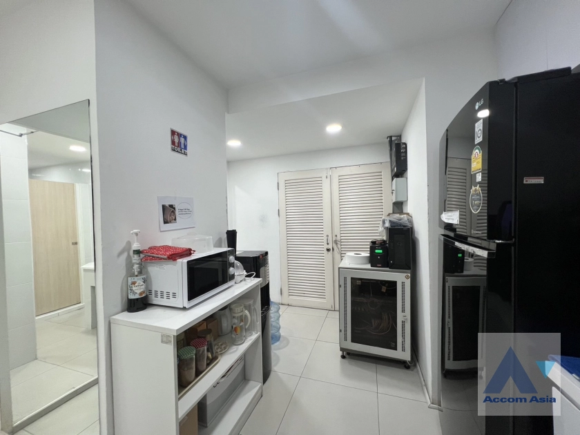 5  Office Space For Rent in Sukhumvit ,Bangkok BTS Phrom Phong at Richmond Building AA42864