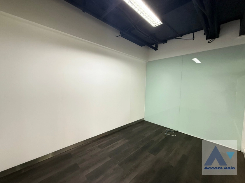 13  Office Space For Rent in Sukhumvit ,Bangkok BTS Phrom Phong at Richmond Building AA42864