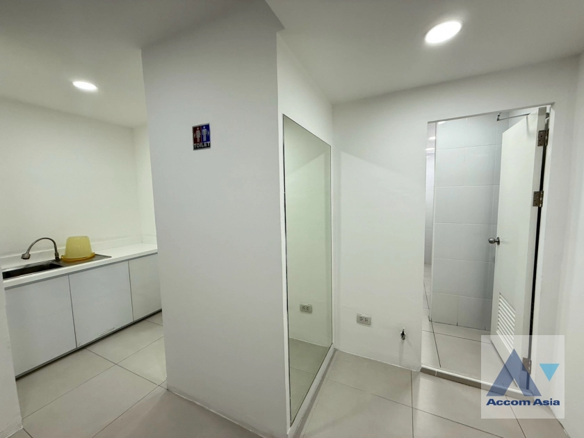 7  Office Space For Rent in Sukhumvit ,Bangkok BTS Phrom Phong at Richmond Building AA42864