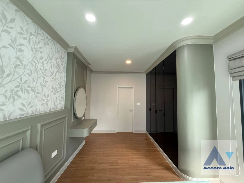 unit 4 Bedrooms  House For Rent in Samutprakan, Samutprakan  (AA42869)