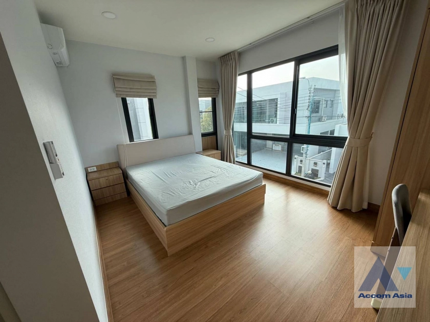  1  4 br House For Rent in Samutprakan ,Samutprakan  at Centro Bangna AA42869