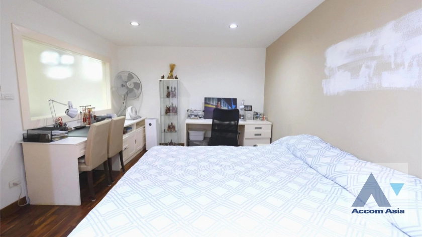 15  3 br Condominium For Sale in Sukhumvit ,Bangkok BTS Ekkamai at Casa Viva AA42881