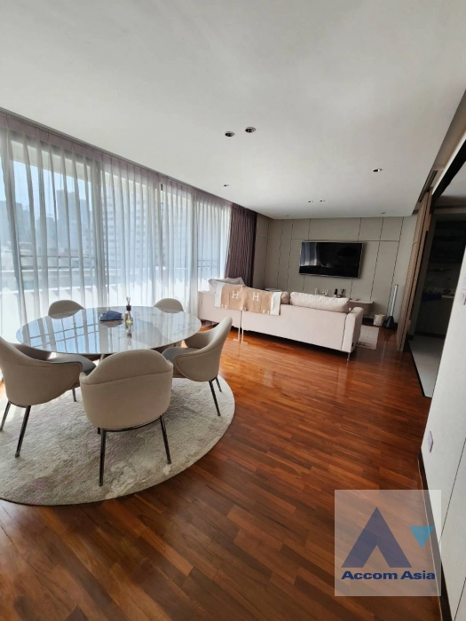unit 2 Bedrooms  Condominium For Rent in Ploenchit, Bangkok  near BTS Chitlom (AA42889)