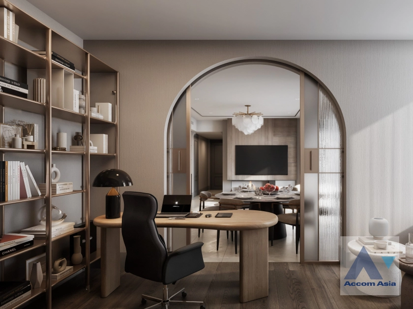  1  3 br Condominium For Sale in Ploenchit ,Bangkok BTS Ploenchit at The Embassy Wireless AA42894