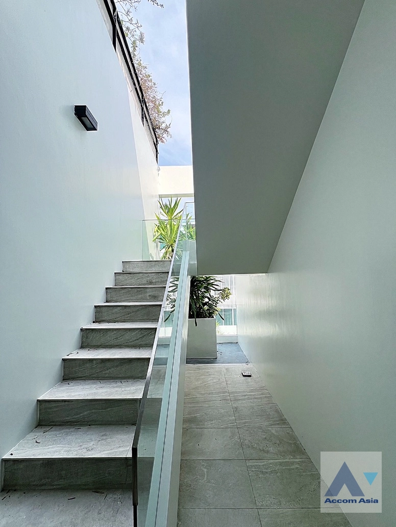 12  4 br House For Rent in Ratchadaphisek ,Bangkok  at VIVE Ekkamai-Ramintra AA42896