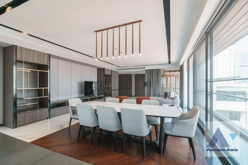 unit 3 Bedrooms  Apartment For Rent & Sale in Sukhumvit, Bangkok  near BTS Phrom Phong (AA42903)