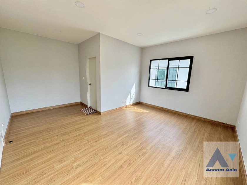 17  4 br House For Sale in Samutprakan ,Samutprakan  at Centro Bangna AA42911