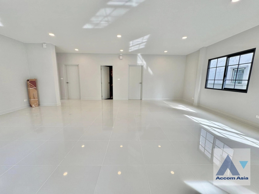 8  4 br House For Sale in Samutprakan ,Samutprakan  at Centro Bangna AA42911