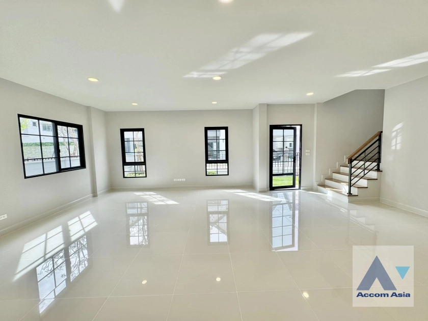 4  4 br House For Sale in Samutprakan ,Samutprakan  at Centro Bangna AA42911