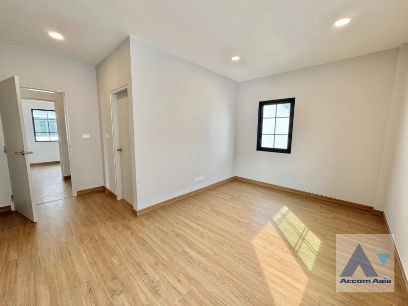 19  4 br House For Sale in Samutprakan ,Samutprakan  at Centro Bangna AA42911