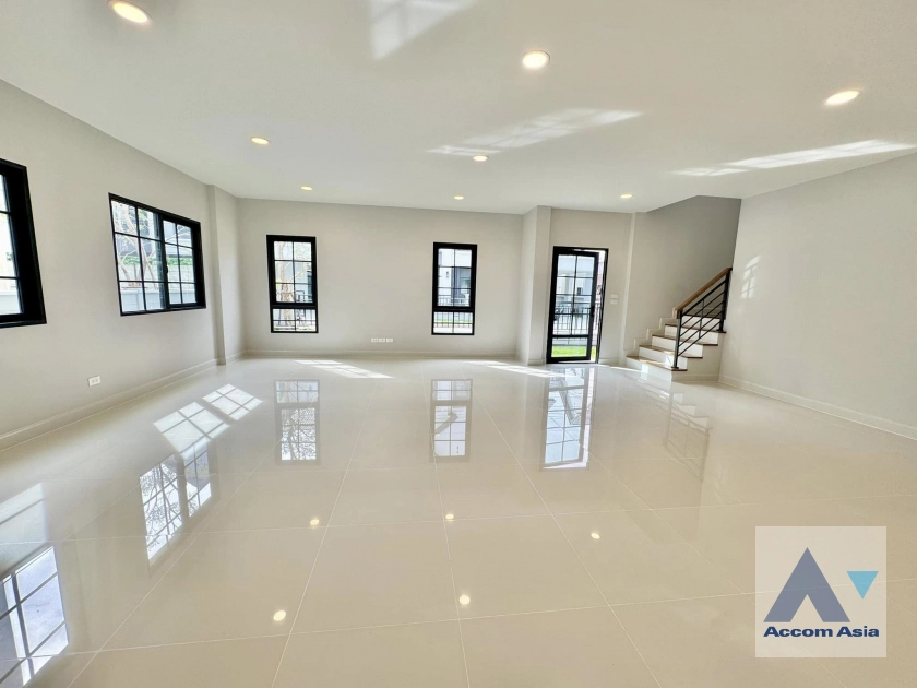 5  4 br House For Sale in Samutprakan ,Samutprakan  at Centro Bangna AA42911