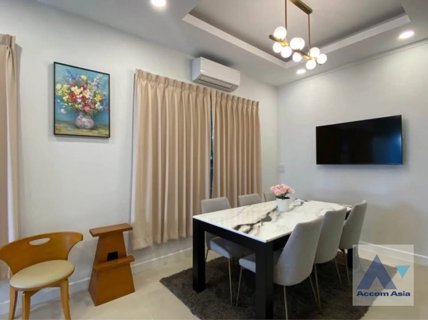 unitFully Furnished, Newly renovated, Pet friendly |  4 Bedrooms  Townhouse For Rent in Bang Na, Bangkok  (AA42913)