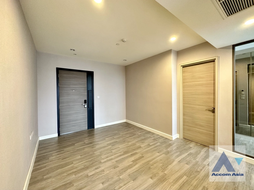 unit 1 Bedroom  Condominium For Rent & Sale in Silom, Bangkok  near BTS Surasak (AA42918)