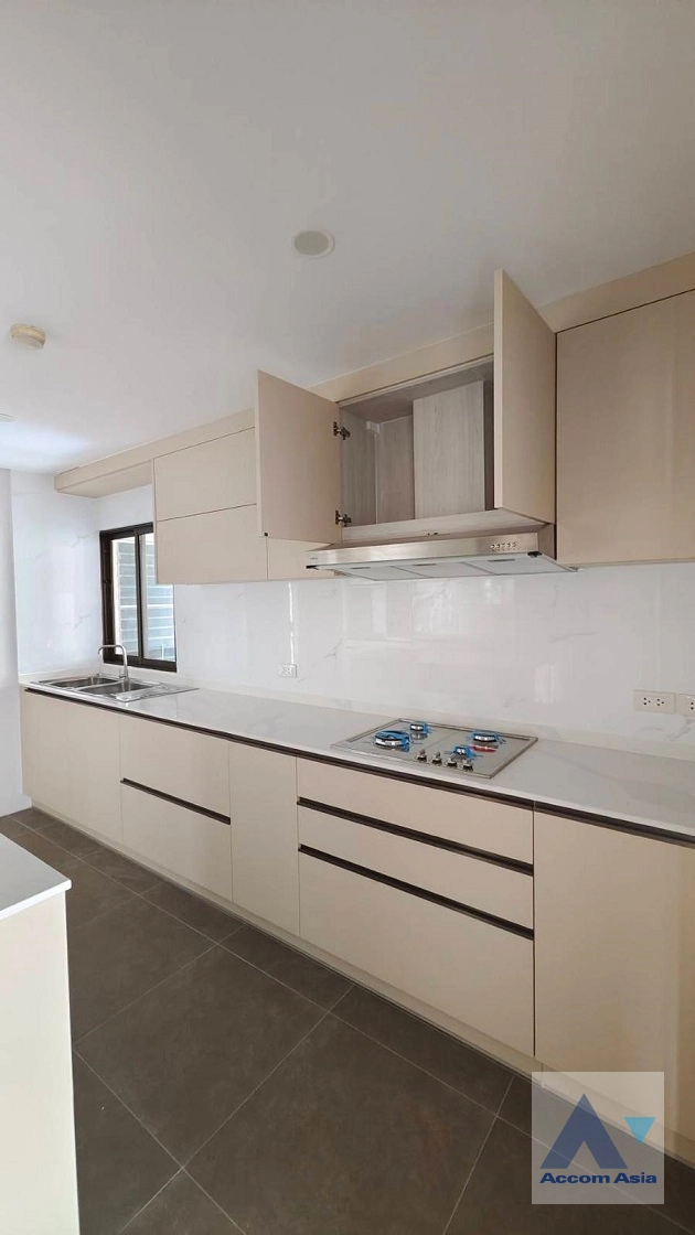 unit 3 Bedrooms  Condominium For Rent & Sale in Sukhumvit, Bangkok  near BTS Asok - MRT Sukhumvit (AA42920)