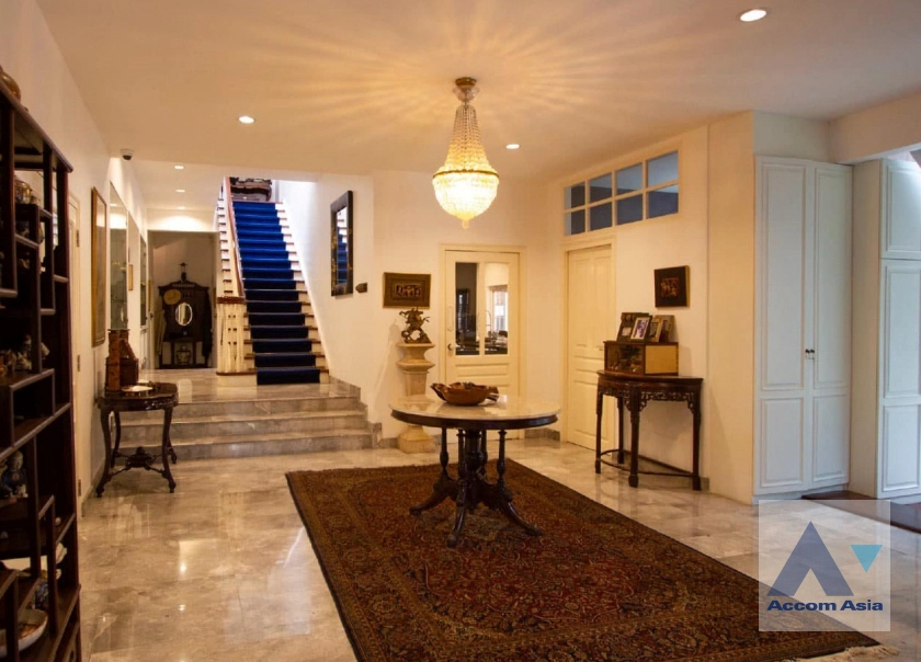  1  6 br House For Sale in Sathorn ,Bangkok BRT Thanon Chan AA42932