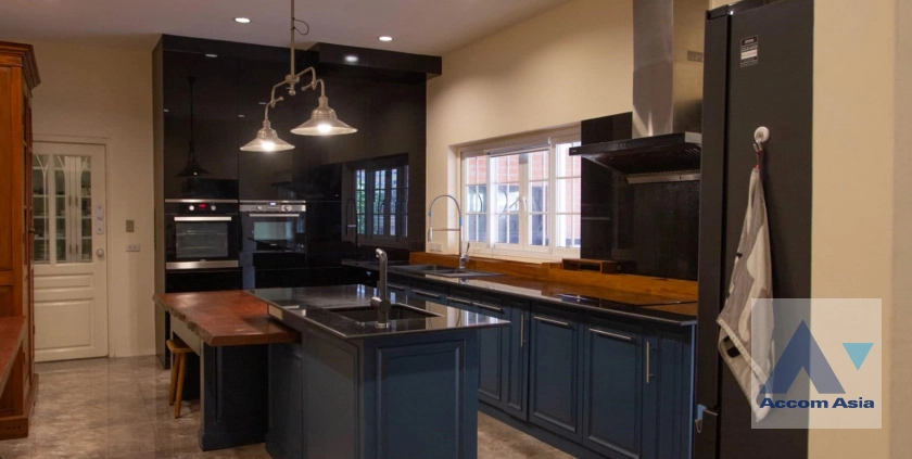 4  6 br House For Sale in Sathorn ,Bangkok BRT Thanon Chan AA42932