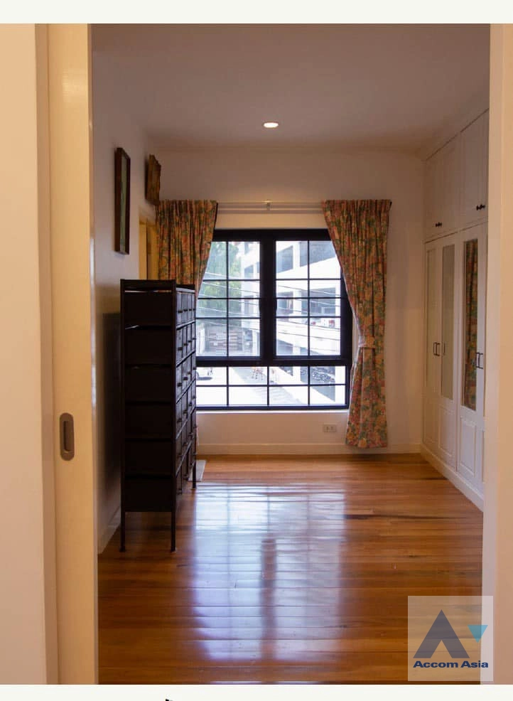 12  6 br House For Sale in Sathorn ,Bangkok BRT Thanon Chan AA42932