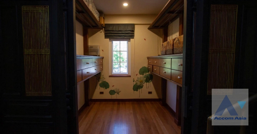 17  6 br House For Sale in Sathorn ,Bangkok BRT Thanon Chan AA42932