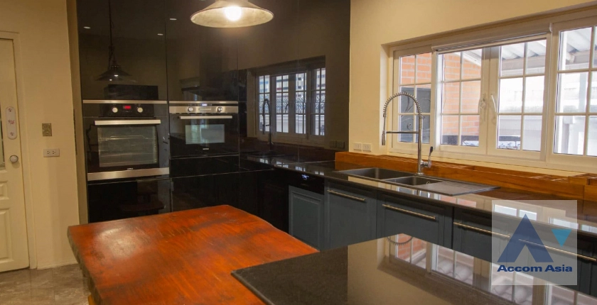 5  6 br House For Sale in Sathorn ,Bangkok BRT Thanon Chan AA42932