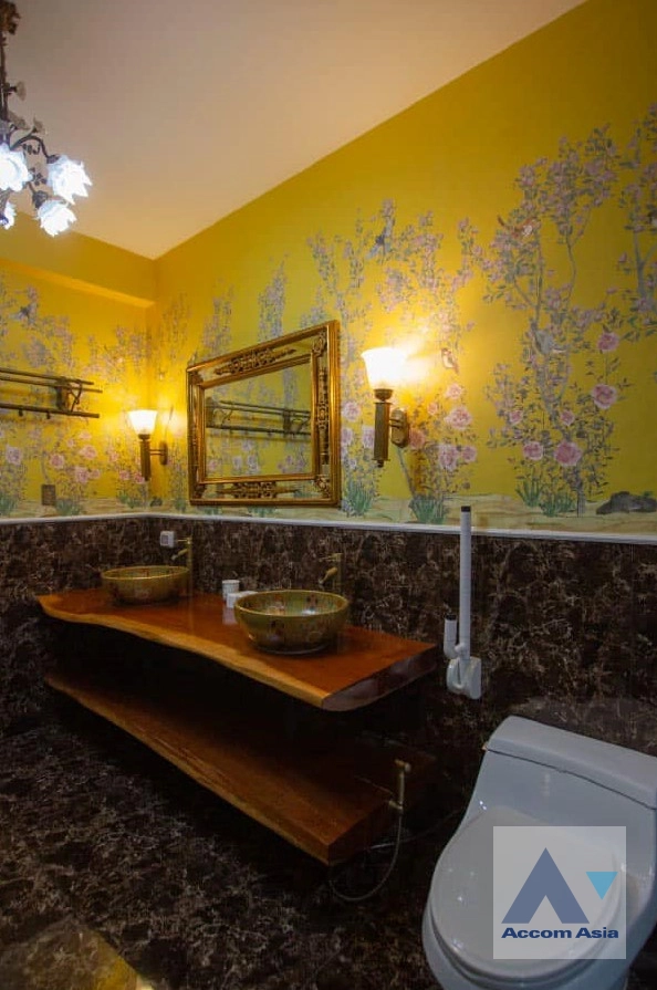 18  6 br House For Sale in Sathorn ,Bangkok BRT Thanon Chan AA42932