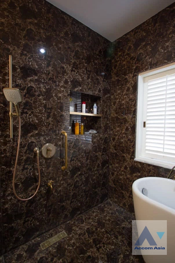 20  6 br House For Sale in Sathorn ,Bangkok BRT Thanon Chan AA42932