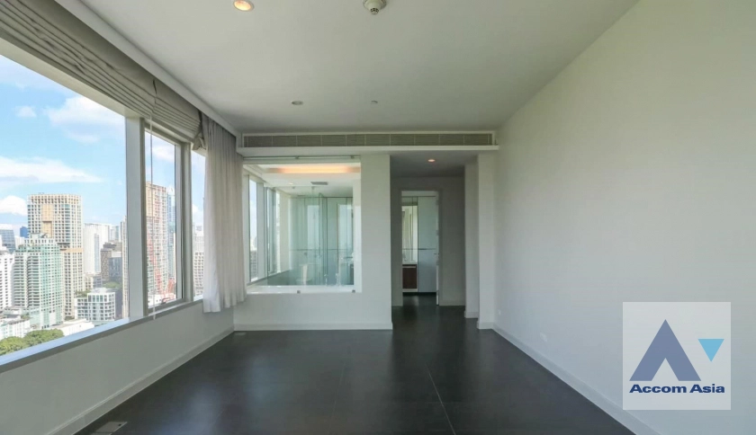 9  4 br Condominium For Rent in Ploenchit ,Bangkok BTS Ratchadamri - MRT Silom at 185 Rajadamri AA42934