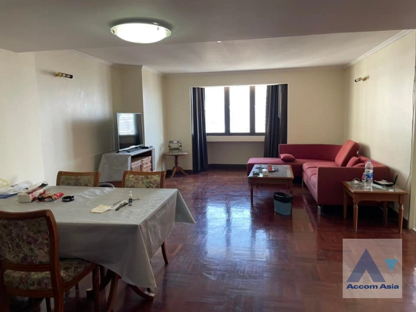 Omni Tower Condominium  2 Bedroom for Sale & Rent BTS Nana in Sukhumvit Bangkok