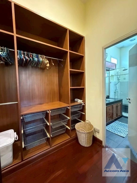 31  2 br House For Rent in Phaholyothin ,Bangkok  AA42941