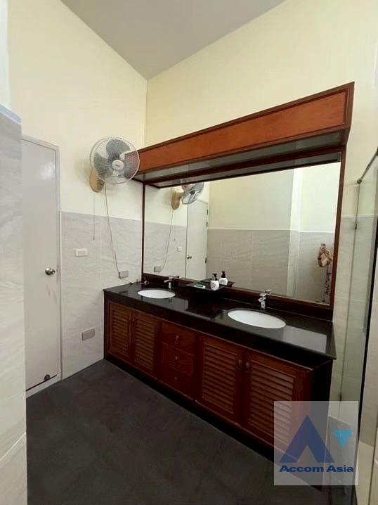 33  2 br House For Rent in Phaholyothin ,Bangkok  AA42941