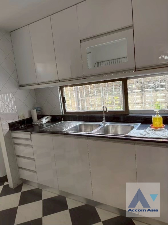 14  2 br House For Rent in Phaholyothin ,Bangkok  AA42941