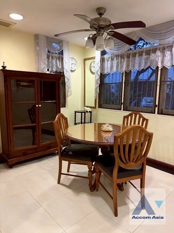 11  2 br House For Rent in Phaholyothin ,Bangkok  AA42941