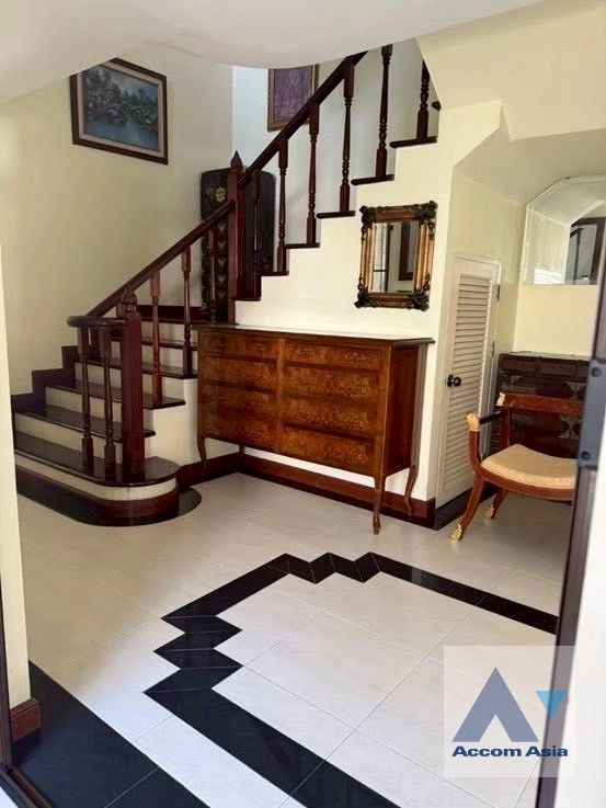 19  2 br House For Rent in Phaholyothin ,Bangkok  AA42941