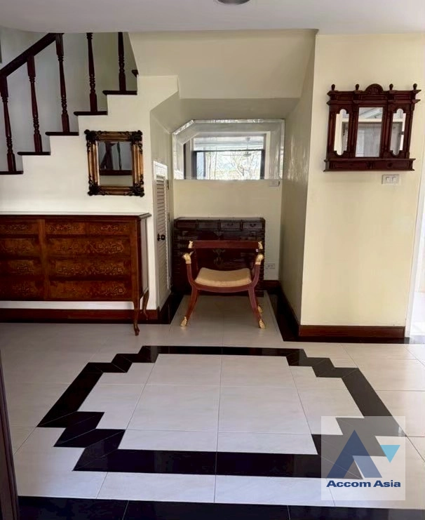 9  2 br House For Rent in Phaholyothin ,Bangkok  AA42941
