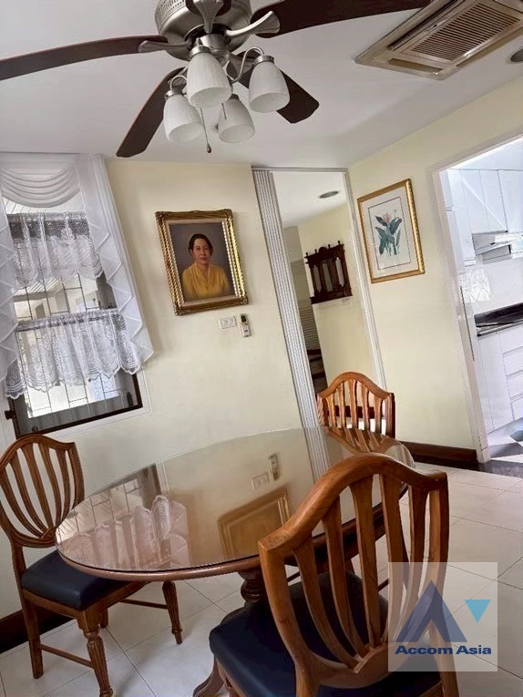 13  2 br House For Rent in Phaholyothin ,Bangkok  AA42941