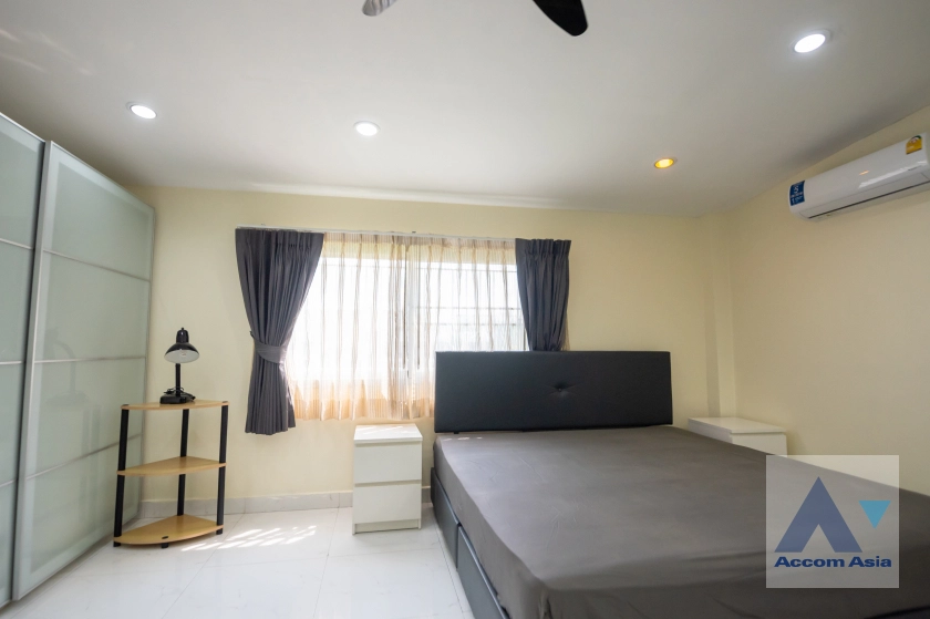 15  3 br House for rent and sale in Sukhumvit ,Bangkok BTS Phra khanong AA42943