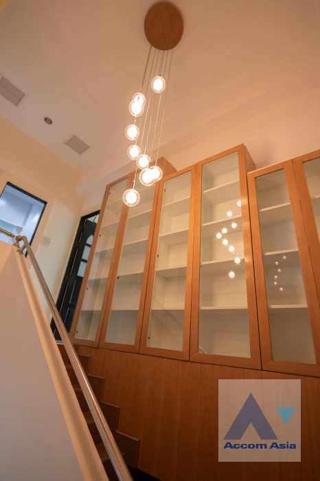 6  3 br House for rent and sale in Sukhumvit ,Bangkok BTS Phra khanong AA42943