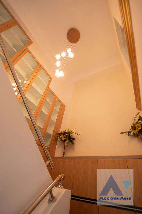 7  3 br House for rent and sale in Sukhumvit ,Bangkok BTS Phra khanong AA42943