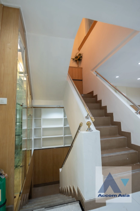 9  3 br House for rent and sale in Sukhumvit ,Bangkok BTS Phra khanong AA42943