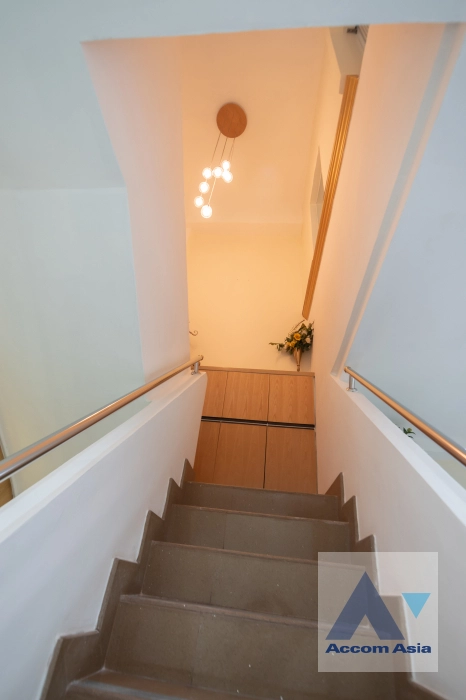 8  3 br House for rent and sale in Sukhumvit ,Bangkok BTS Phra khanong AA42943