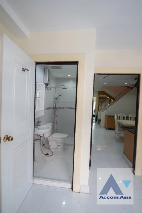 24  3 br House for rent and sale in Sukhumvit ,Bangkok BTS Phra khanong AA42943