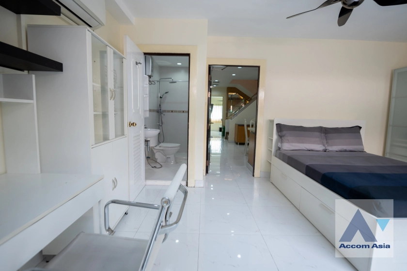 21  3 br House for rent and sale in Sukhumvit ,Bangkok BTS Phra khanong AA42943