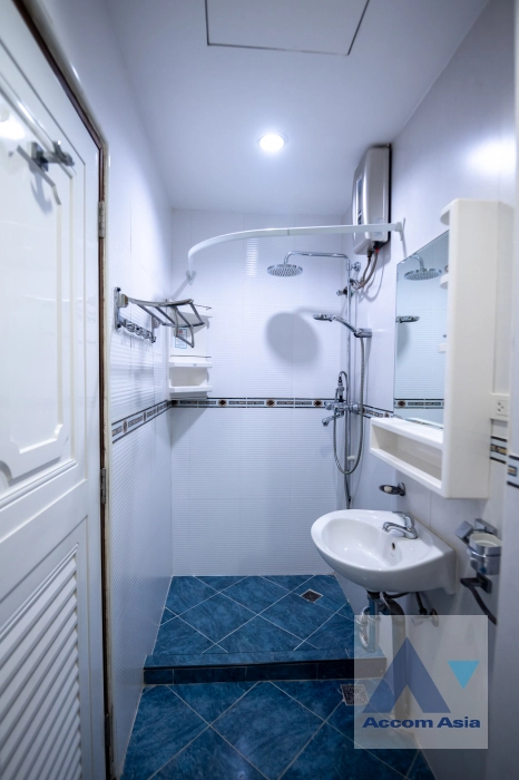 28  3 br House for rent and sale in Sukhumvit ,Bangkok BTS Phra khanong AA42943