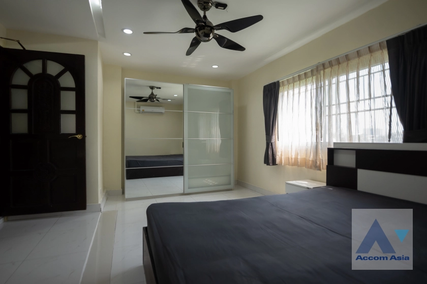 16  3 br House for rent and sale in Sukhumvit ,Bangkok BTS Phra khanong AA42943