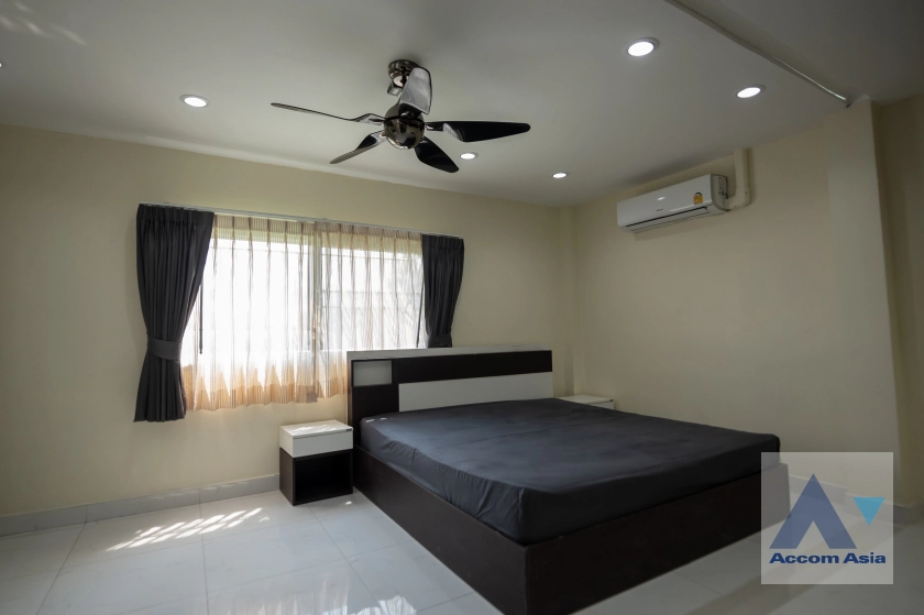 17  3 br House for rent and sale in Sukhumvit ,Bangkok BTS Phra khanong AA42943